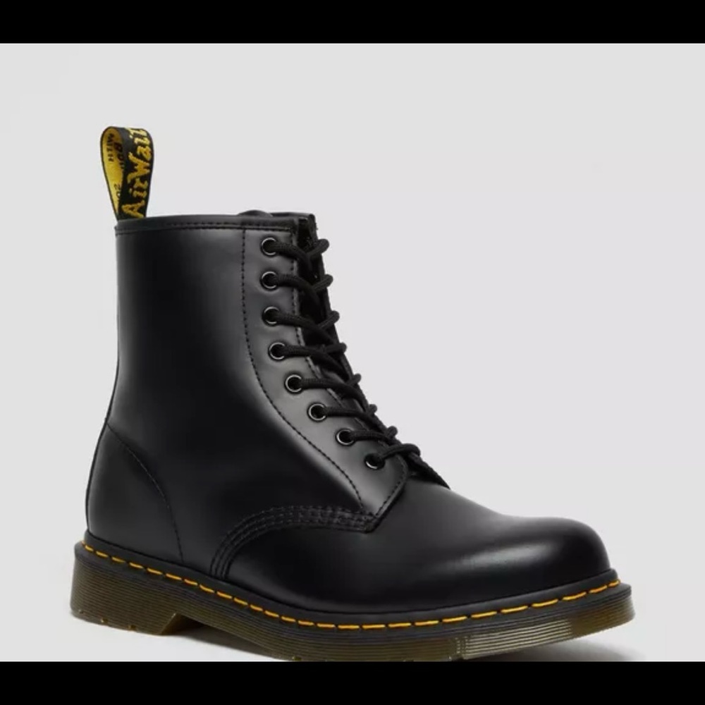 Doc Martens lace up boots. Women’s size 6. Great condition.